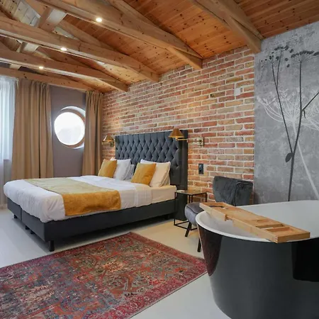 Chachacha House Vendeghaz فندق مبيت وإفطار 4*