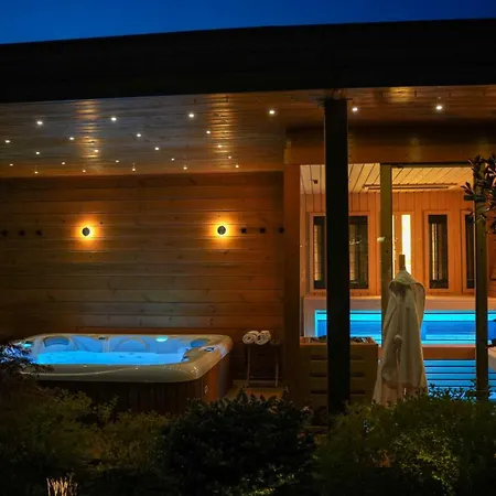 فندق مبيت وإفطار Chachacha House Vendeghaz 4*