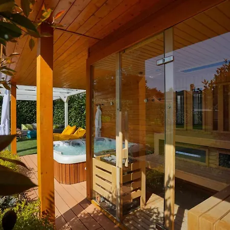 Chachacha House Vendeghaz 4* إيغيرسولوك