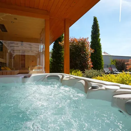 Chachacha House Vendeghaz Bed & Breakfast