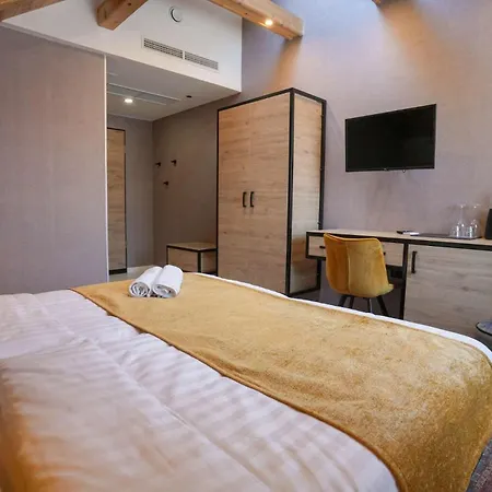 Chachacha House Vendeghaz Bed & Breakfast