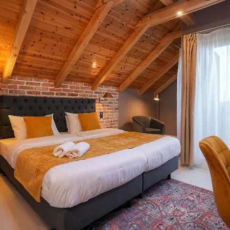 Chachacha House Vendeghaz 4* إيغيرسولوك