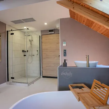 Chachacha House Vendeghaz 4*